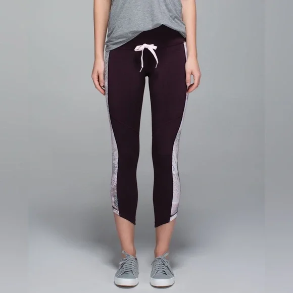 Lululemon Retreat 7/8 Pant Black Cherry / Sugar Crush Multi - Picture 2 of 8